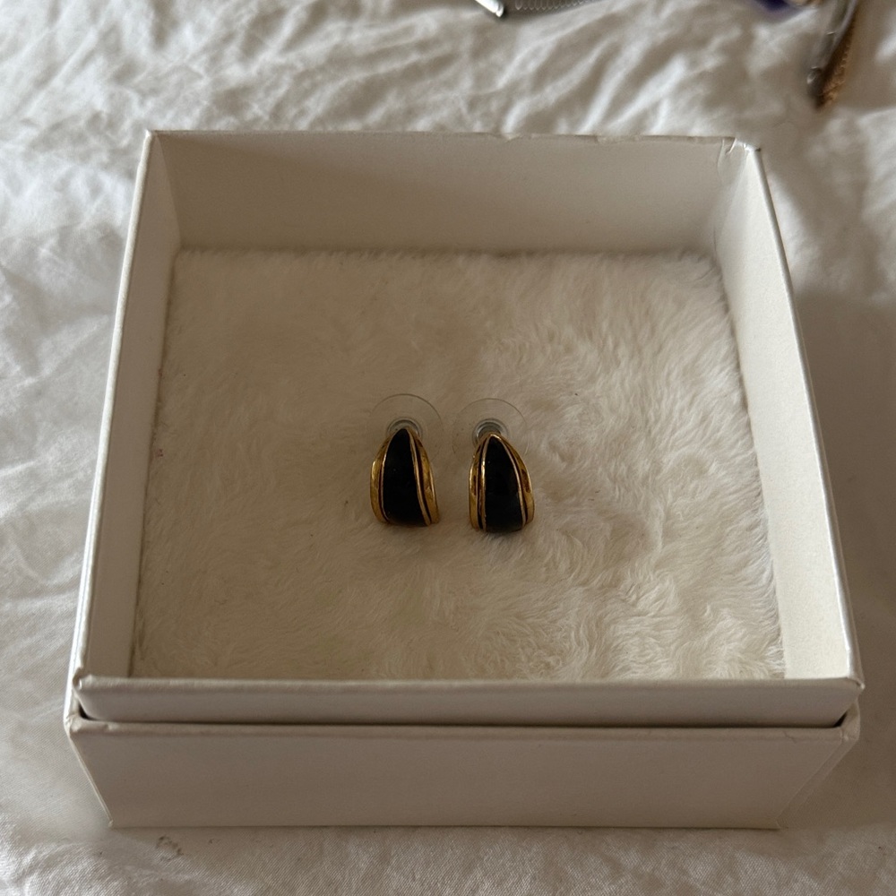 Black gold curved drop earrings